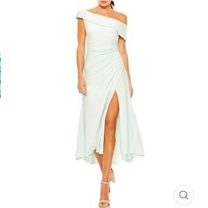 NEW Ienna For Mac Duggal Ruched off the shoulder dress. Beautiful NWT mint